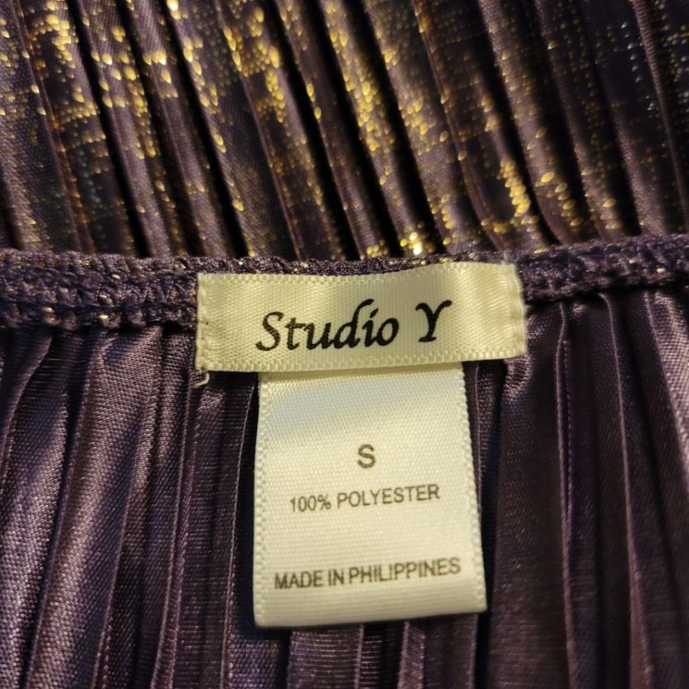 Studio Y - Picture 3 of 3